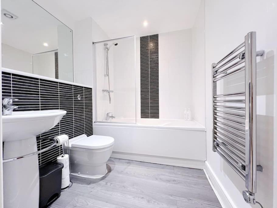 Stylish Seaview One-Bedroom Apt Swansea Exterior foto
