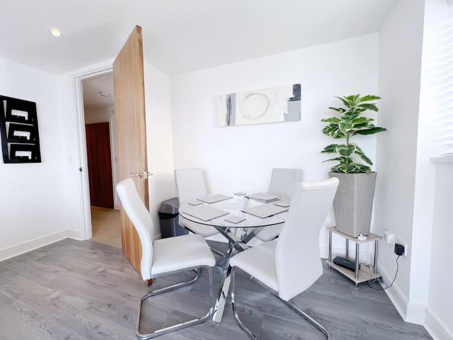Stylish Seaview One-Bedroom Apt Swansea Exterior foto