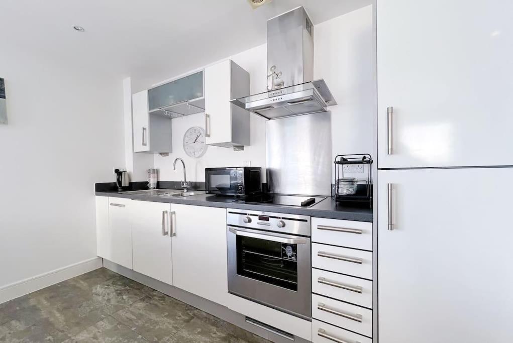 Stylish Seaview One-Bedroom Apt Swansea Exterior foto
